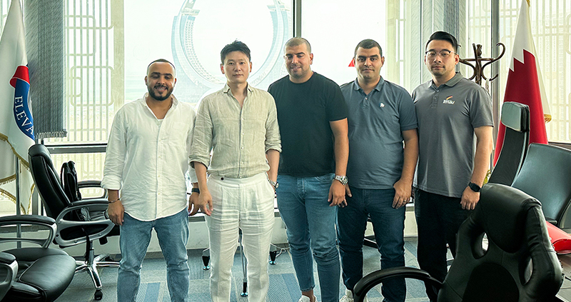 Recientemente, el director de marketing en el extranjero de TENAU ELEVATOR, Cong Sun, el gerente regional del mercado de Medio Oriente, Gavin Yao, y el ingeniero posventa de tecnología eléctrica, Yangyang Li, visitaron a nuestros socios en varios países y regiones del mercado de Medio Oriente